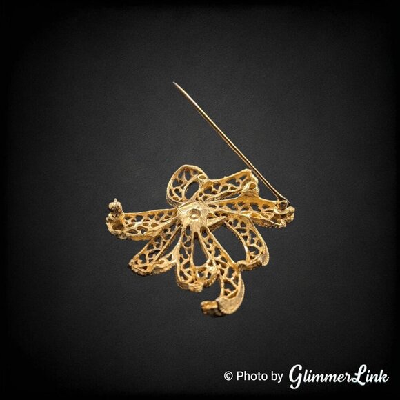 Vintage Crown Trifari Ornate Openwork Ribbon Bow Gold Tone Brooch Pin - Picture 6 of 8